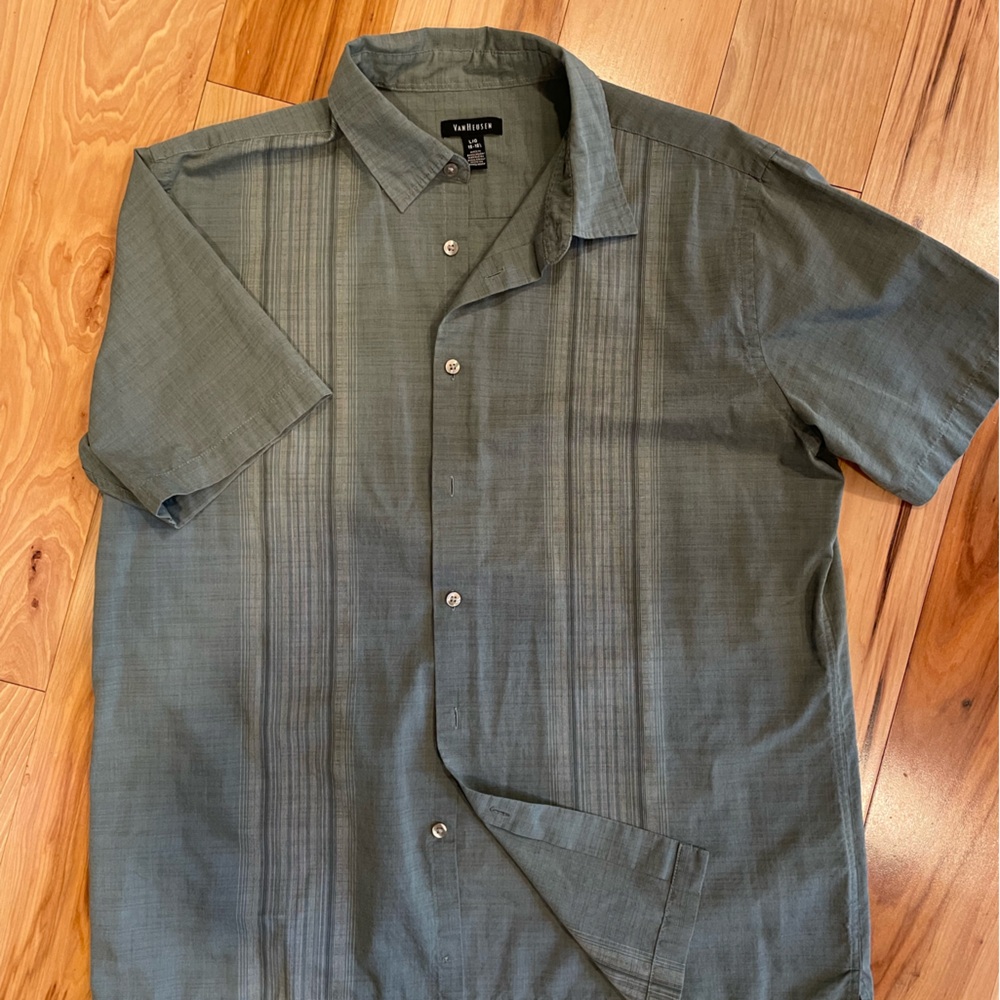 Van Heusen Men's Green Short Sleeve Button-Up Shirt